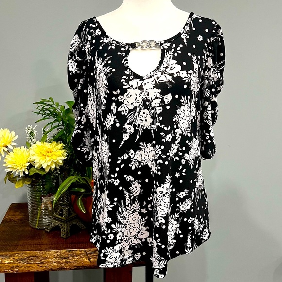 Adrienne Vittadini Medium Top - Picture 3 of 11